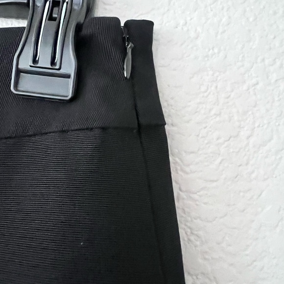 Elegant Black Skirt with Floral Embellishments - Picture 7 of 11